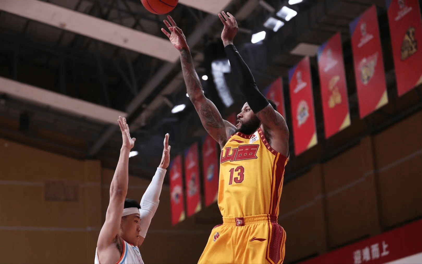 新疆广汇训练开放日；关键时刻止住颓势引欢呼；足总杯在即；球探报告显示潜力 