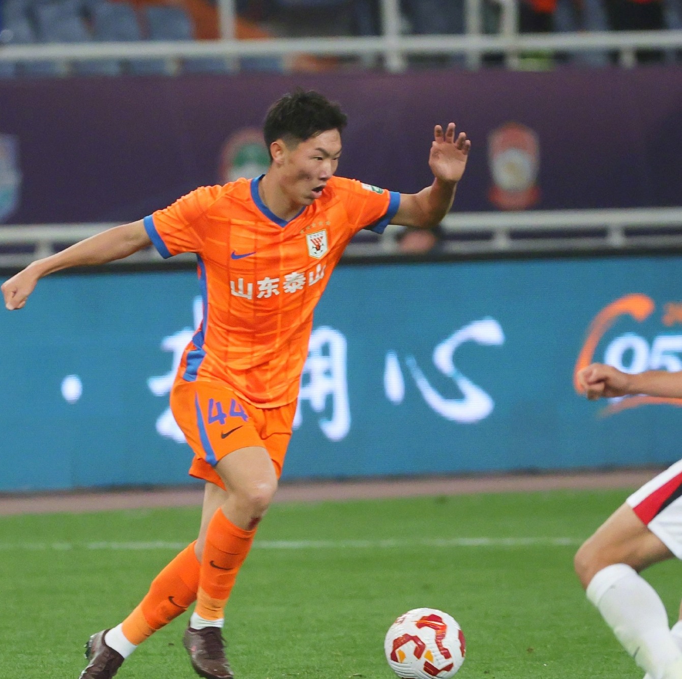 里程碑夜！山东泰山队长鼓劲，欧超杯赛后刷纪录，球迷炸锅，赛程密集仍需轮换(01月09日足协杯决赛山东泰山vs上海海港)