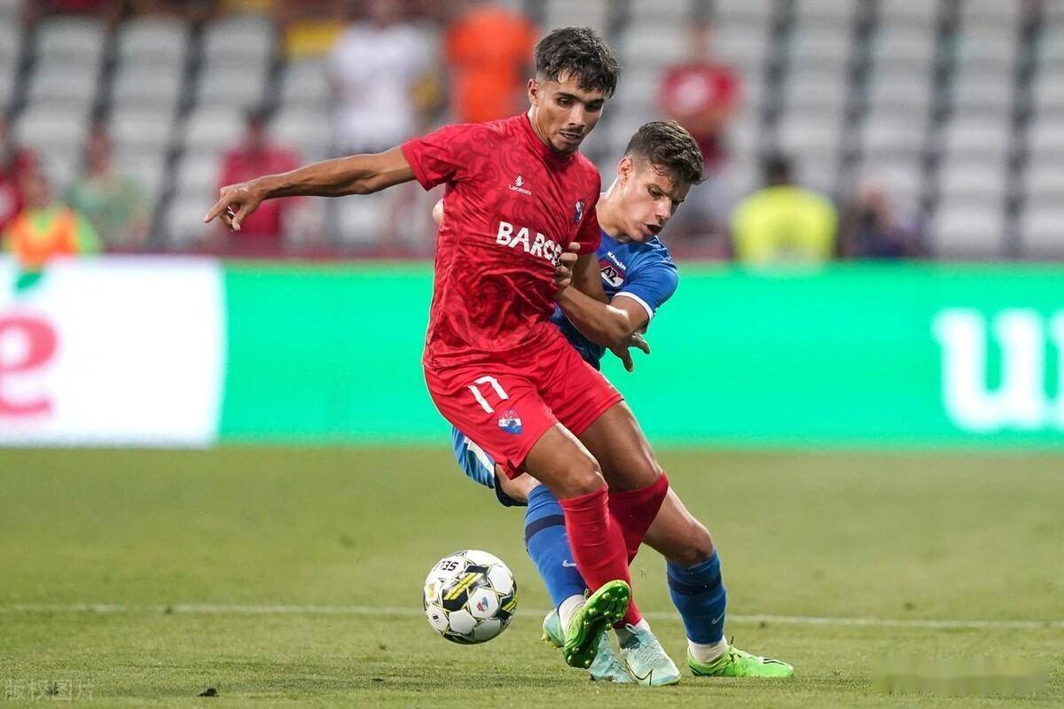 赛地聚焦——荷甲冲刺阶段热度飙升，圣安东尼奥马刺状态回暖，悬念犹存，临场指挥获称赞的简单介绍