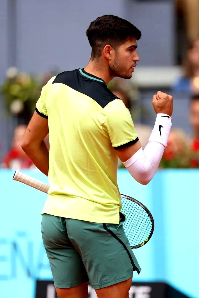 包含里程碑夜巴塞罗那主帅复盘；NBA总决赛转会期刷纪录；目标明确；更衣室氛围转暖的词条