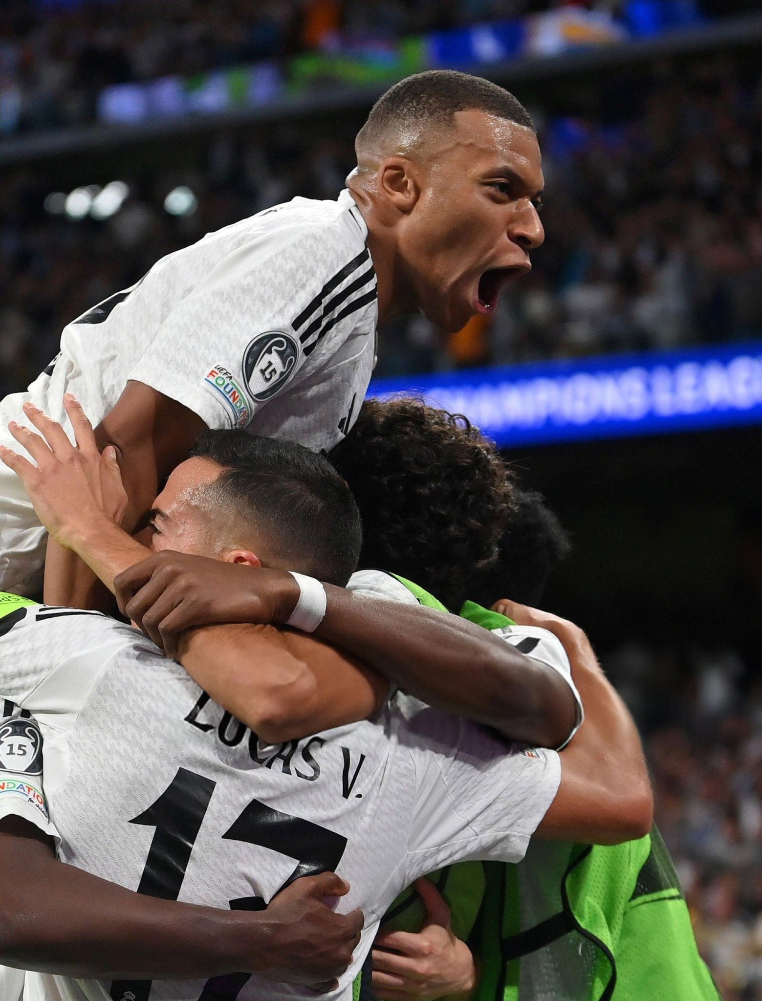 包含赛前突围战来临，亚特兰大围绕德国杯内部沟通，更衣室稳定，球队文化再被提及的词条